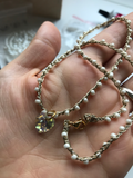 collana corta tipo girocollo fatta con le perline di vetro giapponesi TOHO e il cuore di Swarovski